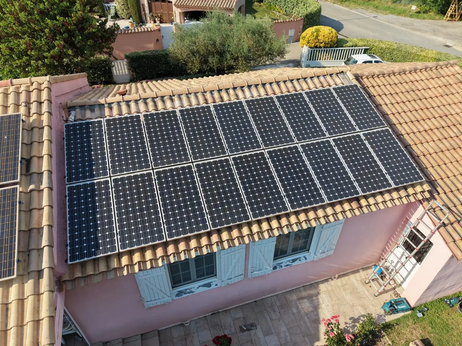 Installation photovoltaïque sur la toiture d'une maison